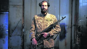 Ucrania: combatientes voluntarios llegan de cerca y lejos