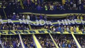 La gente de Boca cantó contra los jugadores en un clima caliente en la Bombonera