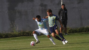 Sol de Mayo careció de ideas y Juventud logró imponer su juego para llevarse la victoria. Foto: Pablo Leguizamon.