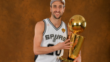 El cuatro veces campeón de la NBA es el primer argentino en ingresa al Salón de la Fama. 