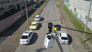 Avanza la semaforización sincronizado en una arteria central de Viedma
