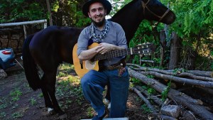 El domador de caballos publicó su disco de folclore