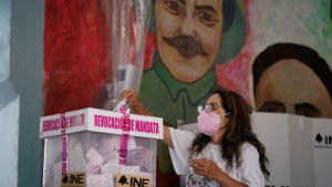 Los mexicanos votan sobre la continuidad del presidente López Obrador