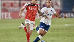 Buen punto de Estudiantes en Uruguay por la Copa Libertadores