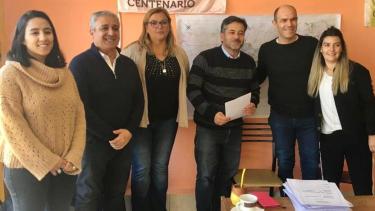 El diputado Mariano Mansilla (UNE) y la dirigencia de Somos Centenario presentaron la ampliación del ejido en la Legislatura (gentileza   