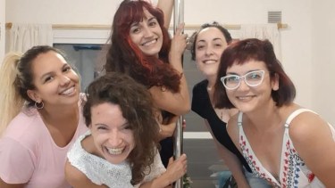 La principal fuente de ingresos de la mujer proviene de la danza. Foto gentileza