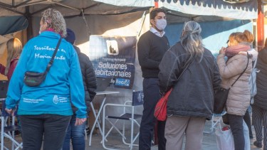 Distintas áreas locales y organismos nacionales atendieron las consultas de los vecinos que se acercaron. 