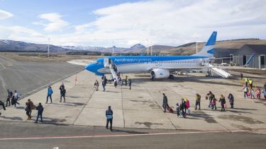 El aeropuerto Aviador Campos requiere inversiones para que puedan aterrizar dos aviones a la vez. (Neuquén Informa)
