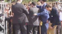 Imagen de Lanzaron una piedra contra el presidente chileno Gabriel Boric cuando saludaba a simpatizantes