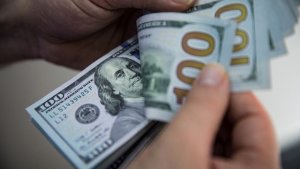 El dólar volvió hoy a subir tras el aumento de  ayer y quedó al borde los 200 pesos