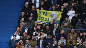 Hinchas de Leeds le hicieron una dedicatoria a Bielsa en un diario rosarino