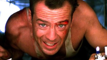 El único antecedente de Bruce Willis era su rol protagónico en "Luz de Luna", una serie de tevé.
