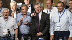 El Gobierno adelanta las paritarias ante la caída del poder adquisitivo