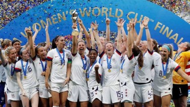 La selección femenina de Estados Unidos celebrando su último Mundial, en 2019. Foto Reuters. 