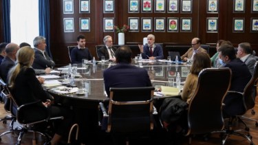 El secretario de Comercio Interior con los productores de alimentos.