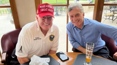 A principios de abril, Macri almorzó con el expresidente Donald Trump. Se sacó una foto que y la difundió desde sus redes sociales. 