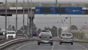 En el ingreso norte de Neuquén, el radar municipal se mojó por la lluvia y no funciona