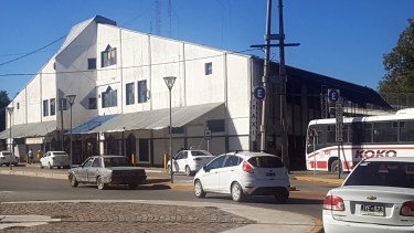 Postergaron la licitación para renovar la terminal de colectivos de Regina