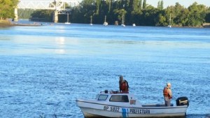 Buscan a un joven que desapareció en el río en Viedma