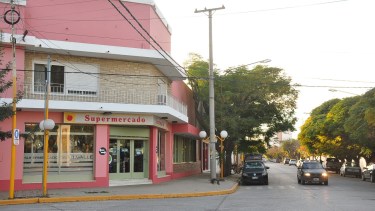 Asaltaron a la propietaria de un supermercado, la maniataron y le robaron $200 mil en Regina