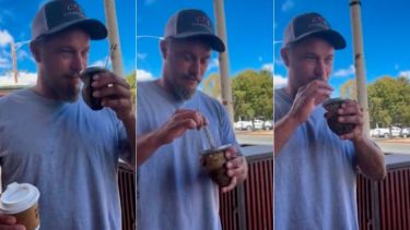 Travis tomó bien la invitación de la pareja y se animó a probar el mate.-