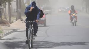 Por fuertes vientos en toda la región realizan recomendaciones para evitar posibles accidentes