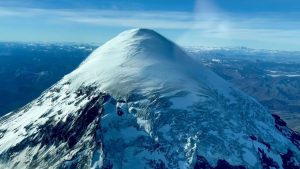 Volcán Lanín: mapuches mostraron el respaldo de Adolfo Pérez Esquivel y críticas a Gutiérrez
