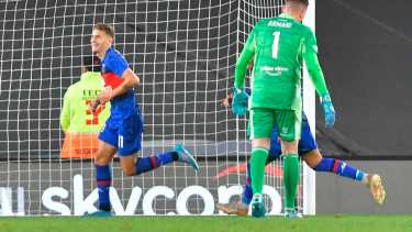 Colidio aprovechó un error de Paulo Díaz y definió con sutileza ante Armani para darle la victoria a su equipo. Foto: Télam
