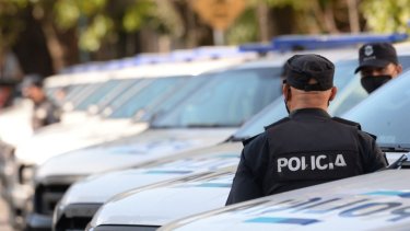 Tres efectivos fueron desafectados tras la denuncia de cobrar un soborno.