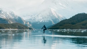 La aventura de «foilear» por Península Mitre, el punto de captura de carbono más importante de Argentina