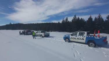 El poblador rural fue sorprendido por el temporal de nieve en Pehuenia. Foto: Gentileza Facebook Bomberos Voluntarios Villa Pehuenia-Moquehue