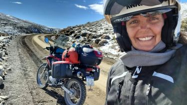 Aldana y la "Peque" en las cercanías de Caviahue, destino neuquino al norte de la Patagonia que la impactó. @porlatierrayelmar