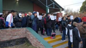 Otra escuela de Neuquén se manifestó por problemas edilicios