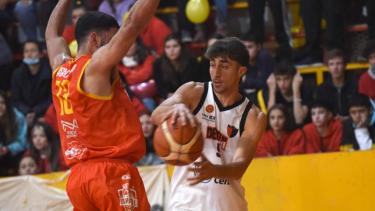 Henriques marcó el triple decisivo para que Derqui le gane a Centro Español en Plottier. Foto: gentileza Aguante Neuquén 