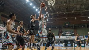 Deportivo Viedma ganó con un doble de Eidintas en la última y pasó a la final de conferencia