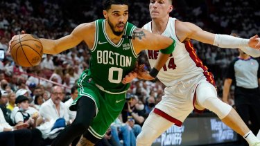 Jayson Tatum fue clave en la victoria de los Celtics. (AP Photo/Lynne Sladky)