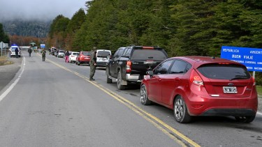 Cuando se abrió el paso Cardenal Samoré el último viernes, ya hbaía una fila de autos. Foto: archivo