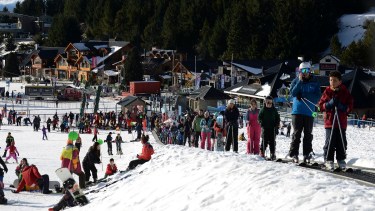En el invierno de 2019, previo a la pandemia, más de 313.000 turistas visitaron Bariloche, la cifra supera al turismo de verano y la nieve fue el gran motor. Foto: Archivo/Chino Leiva
