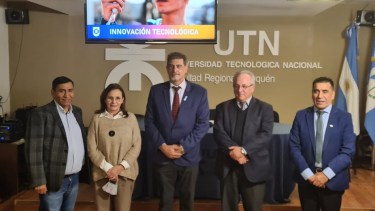 La Fundación YPF hizo un aporte para el laboratorio del Colegio Tecnológico (Foto: Andrea Vazquez)