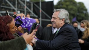 Alberto Fernández irá al acto de la CGT por la muerte de Perón, tras las versiones cruzadas