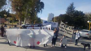 Trabajadores del hospital de Regina mantiene el paro de actividades por descuentos salariales. (Fotos Néstor Salas)