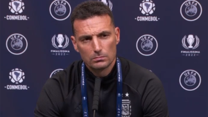 La insólita pregunta a Scaloni sobre la Reina de Inglaterra