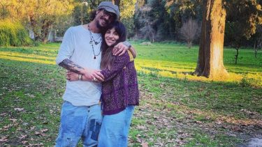 El cantante y la hija de Maradona se casarán, inicialmente, por civil.-