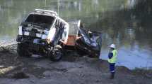 Imagen de Lograron retirar el camión que cayó del Tercer Puente
