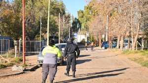 Susto en un colegio de Cipolletti: hallaron un artefacto similar a una bomba