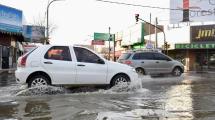 Imagen de Un asco: se rompió un caño de cloacas y el líquido inundó calles de Neuquén