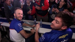Canapino y Llaver atraen más de un centenar de personas a evento de Chevrolet