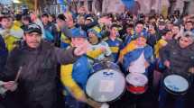 Imagen de Ni el frío detuvo a los hinchas Xeneizes que salieron a las calles de Roca a festejar