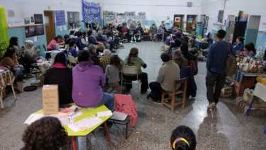 Asambleas ambientalistas de la región se reunieron en la escuela de Cuatro Esquinas de Cipolletti (foto Gentileza)