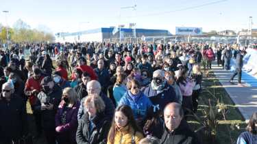 Muchos vecinos se acercaron a presenciar el acto en el barrio Unión de Mayo. Foto: Gentileza.